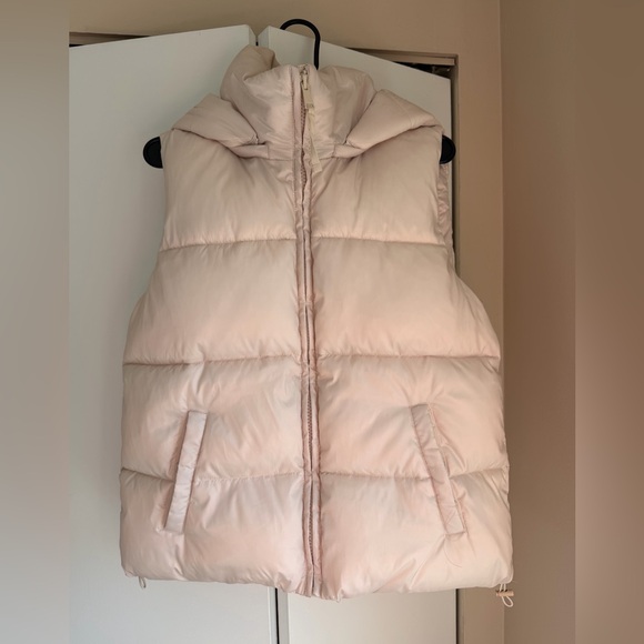 GAP Jackets & Blazers - Gap heavyweight puffer vest in an off-white color with detachable oversized hood